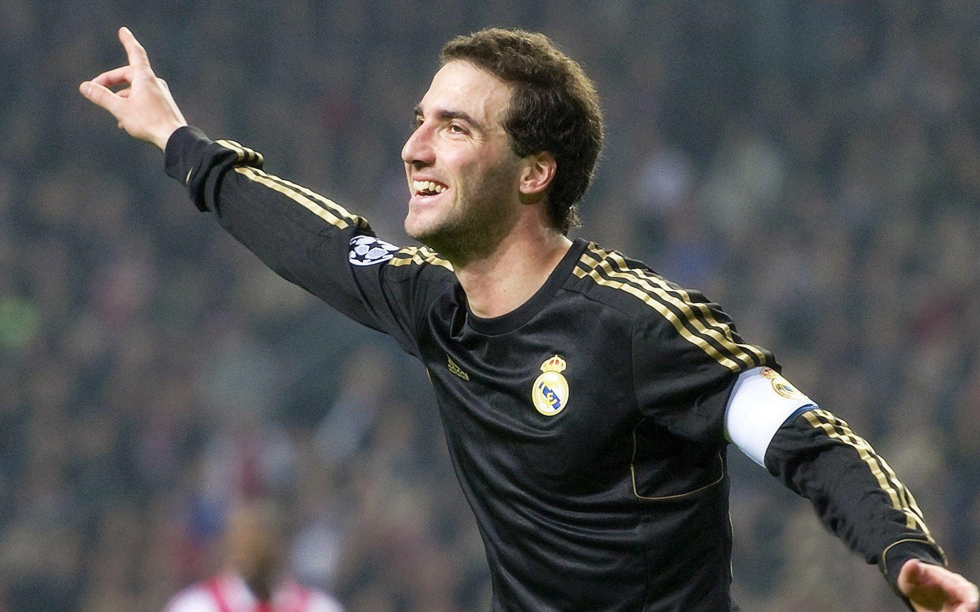 百米飞人巅峰对决 新星闪耀打破十年纪录